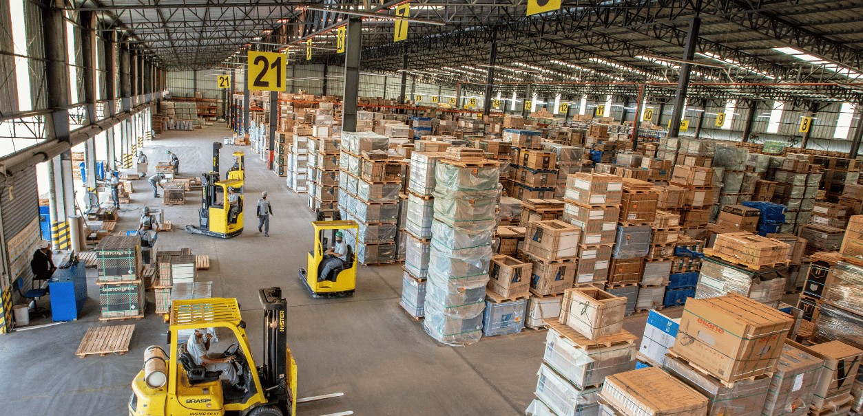 Logística própria garante mais agilidade na entrega de materiais