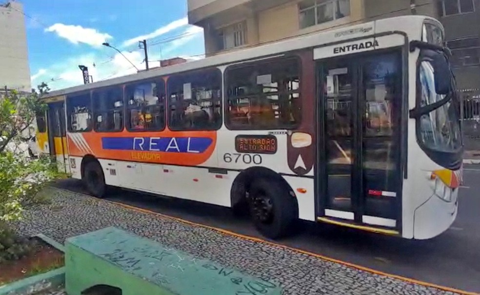 Com ônibus 'repaginados', nova empresa de transporte público tem 1º dia  útil de operação em Varginha, Sul de Minas