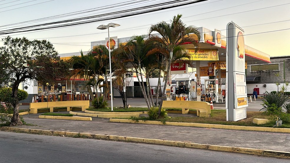 Loja de conveniência onde aconteceu o crime na madrugada desta terça-feira (18) — Foto: Guilherme Pimenta/TV Globo