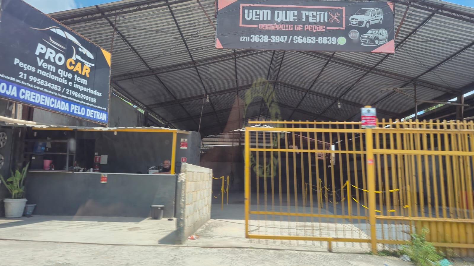 VÍDEO: homens são presos em Tanguá por tentativa de suborno em operação do MPRJ contra ferros-velhos clandestinos