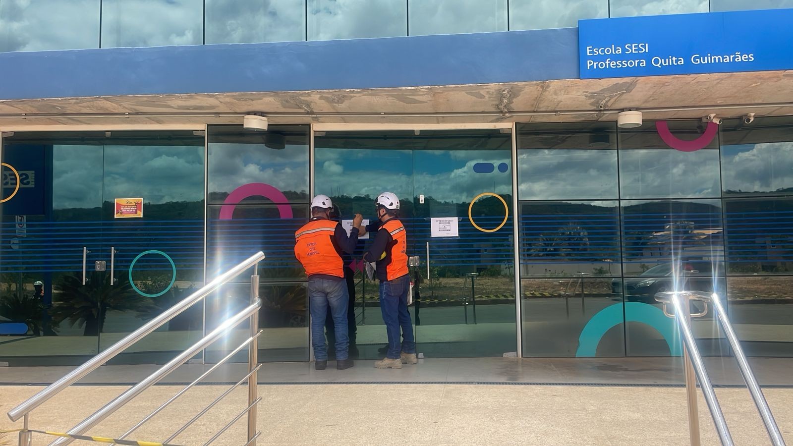 Escola é interditada por risco estrutural em Montes Claros e aulas passam a ser remotas