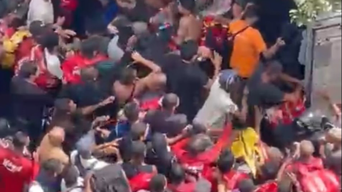 Vídeo: bolsas de entrega e camisas são roubadas de caminhão por entregadores em confusão no Rio
