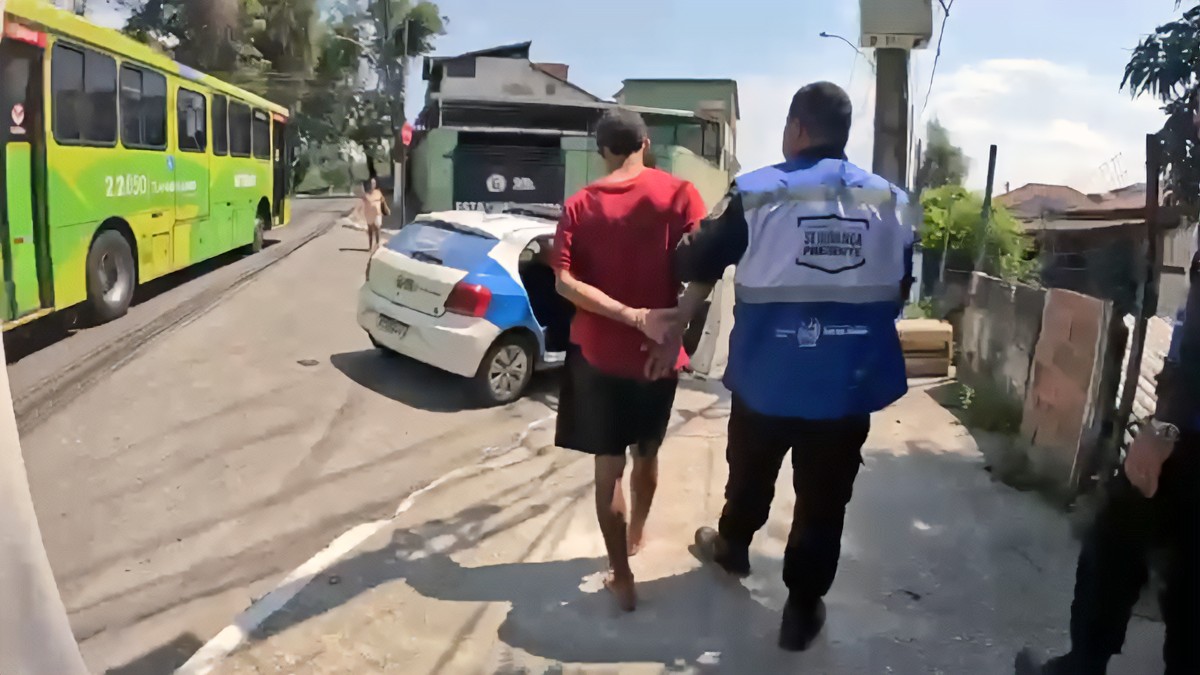 VÍDEO: homem com moto roubada é preso após perseguição em alta velocidade e com quedas em Niterói
