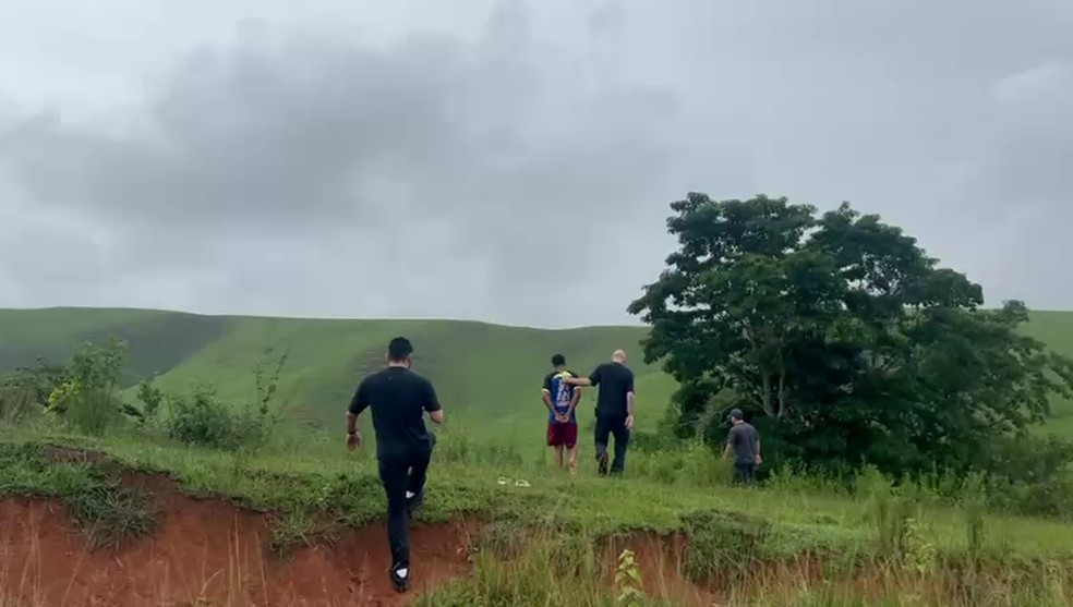 Jovem é preso e adolescente apreendido por latrocínio e ocultação de cadáver em Resende — Foto: Divulgação/Polícia Civil