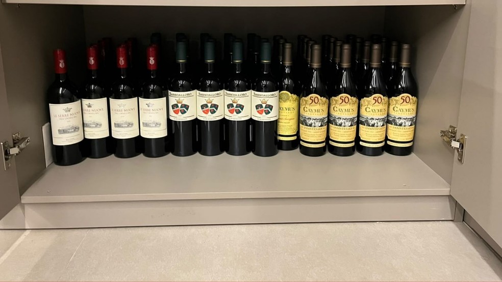 Garrafas de vinho apreendidas na opera��o � Foto: Pol�cia Federal