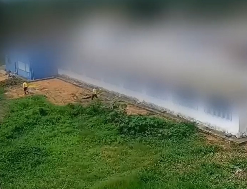 Presos fugindo da penitenciária na Grande Natal — Foto: Divulgação/Seap