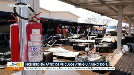 Incêndio em pátio de veículos atinge salas do anexo do Tribunal de Justiça em Palmas