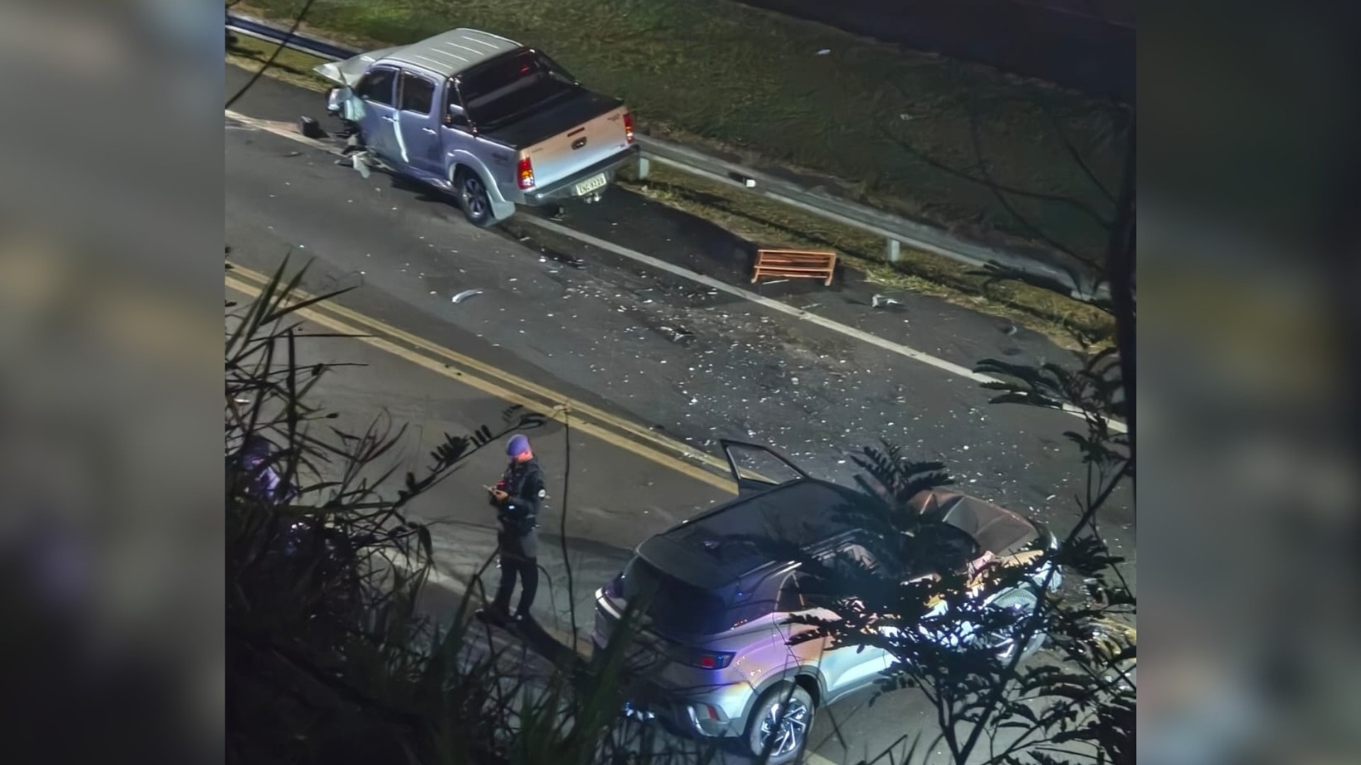 Motoristas ficam feridos após colisão frontal na Anhanguera em Jundiaí