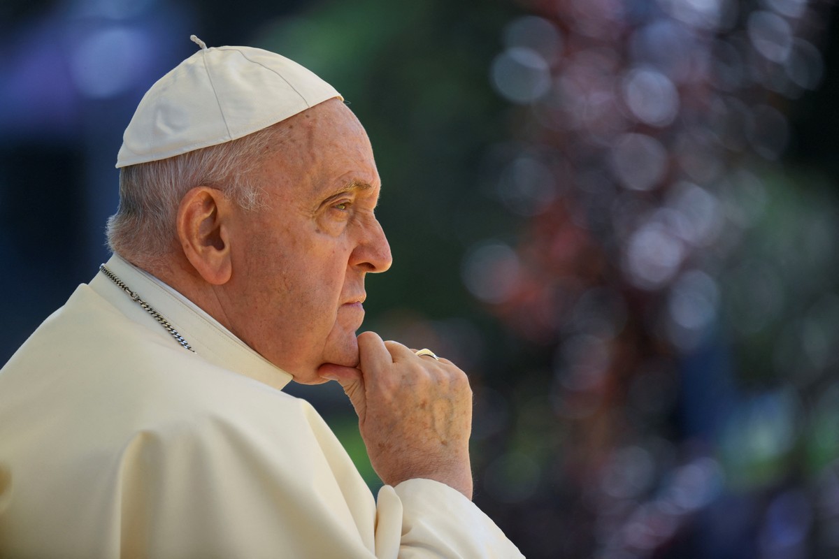 Papa Francisco está estável, mas inflamação no pulmão persiste, diz Vaticano