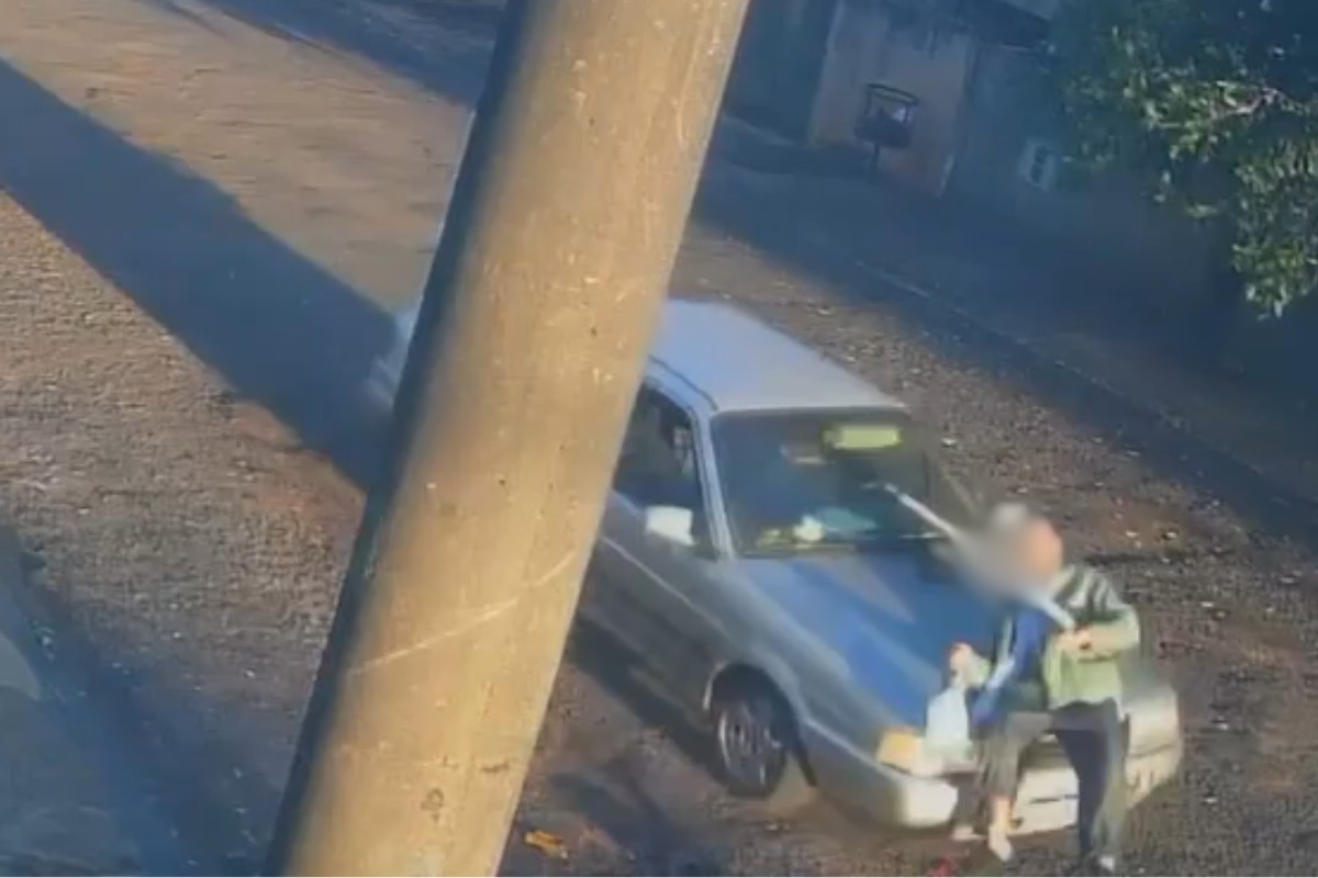 VÍDEO: idoso de 91 anos é socorrido após ser atropelado por carro em Euclides da Cunha Paulista; motorista fugiu
