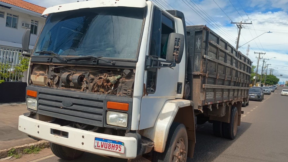 Caminhão foi localizado no bairro São Cristóvão — Foto: Reprodução