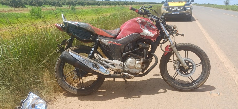 Dois homens morrem ao baterem moto contra carro na BR-354, em MG