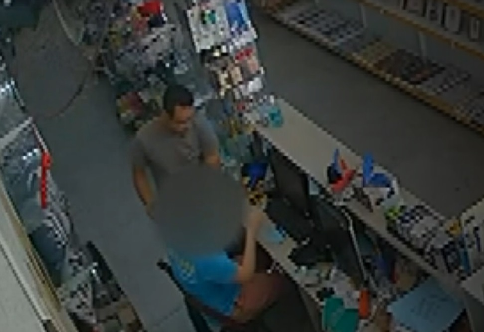 Vídeo: homem é preso por roubos a comércios na região da Vila Rezende em Piracicaba 