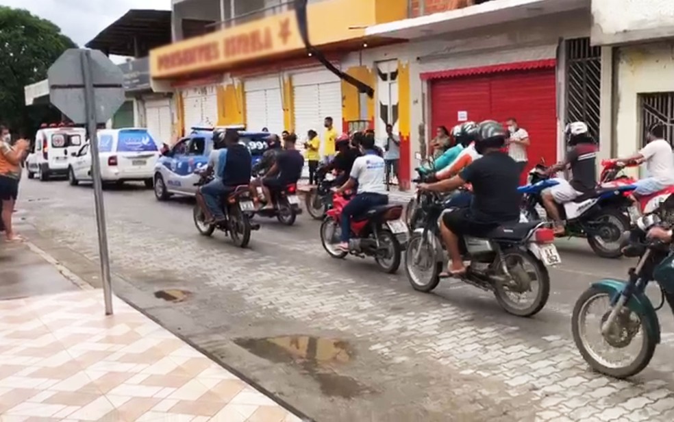 Jotinha: Famosos e amigos lamentam morte do humorista, Bahia