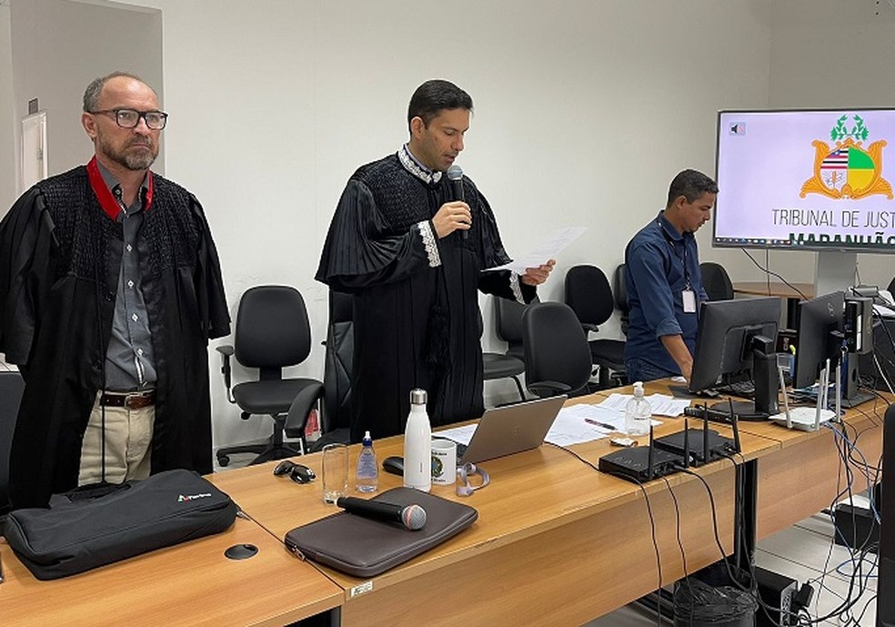 Juiz Raphael Leite Guedes, ao centro, em Júri na Comarca de Santa Inês. — Foto: Divulgação/CGJ-MA