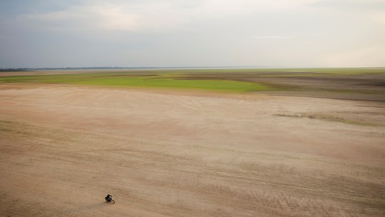 Seca é 'catástrofe global em câmera lenta', alerta relatório da ONU - Documento aponta perdas severas na produção de alimentos, falta de água, apagões e colapso de ecossistemas em várias partes do mundo desde 2023. Brasil aparece com destaque por impactos extremos na Amazônia.