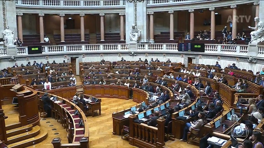Portugal aprova leis anti-imigração afetando brasileiros