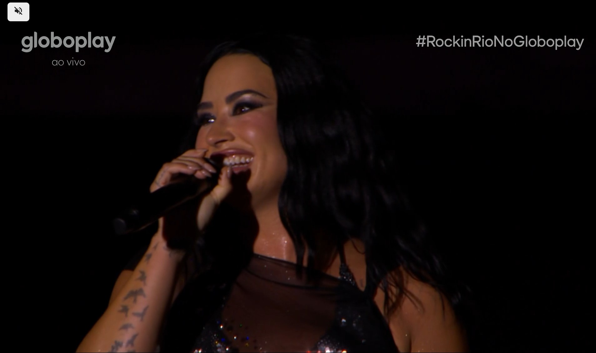 Demi Lovato agradece fãs brasileiros e chora durante show em São Paulo: 'Tive um dia muito difícil hoje'