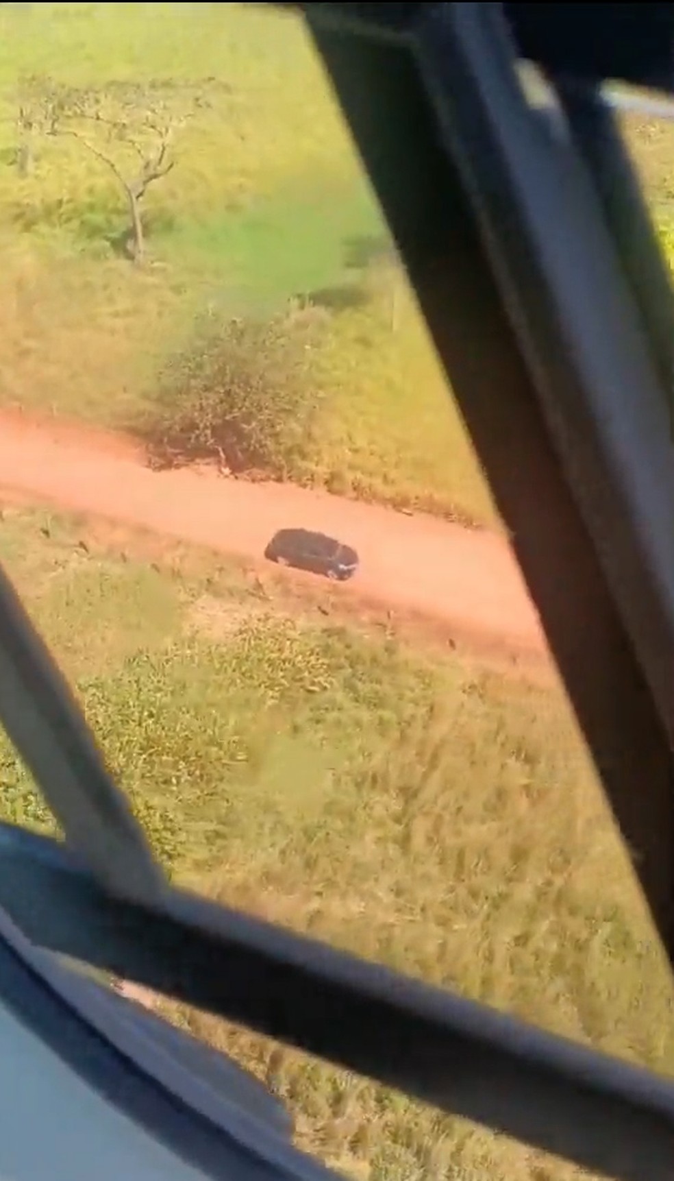 Carro do piloto do avião que foi sequestrado é localizado pelo CTA — Foto: Reprodução/TV Mirante