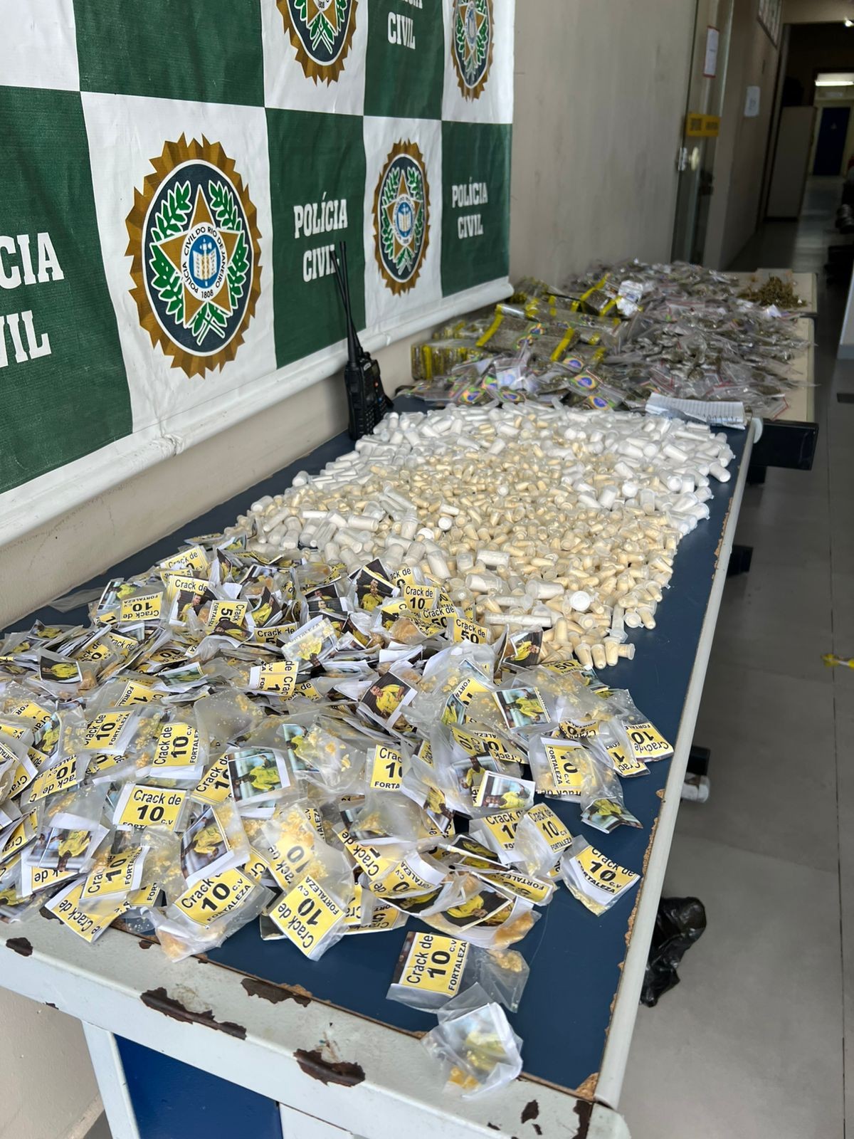 Três jovens são presos e 'boca de fumo' é fechada durante operação em Angra dos Reis 