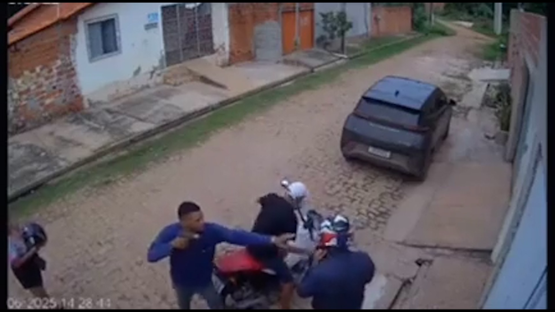 VÍDEO: motociclista de aplicativo tem moto roubada enquanto buscava passageira em Timon; suspeitos foram presos