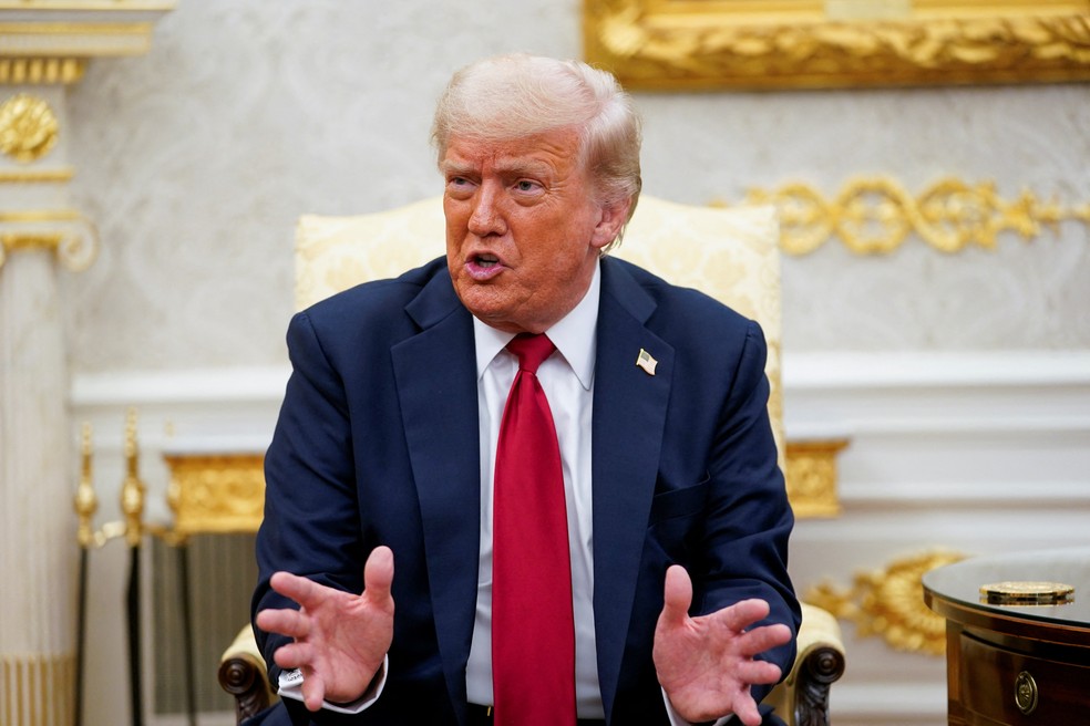 Trump durante encontro com Mark Rutte, chefe da Otan. — Foto: Nathan Howard/Reuters
