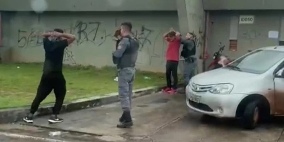 Quatro homens são presos com ingressos falsos para jogo entre Botafogo-PB e Flamengo em São Luís — Foto: Divulgação/ TV Mirante