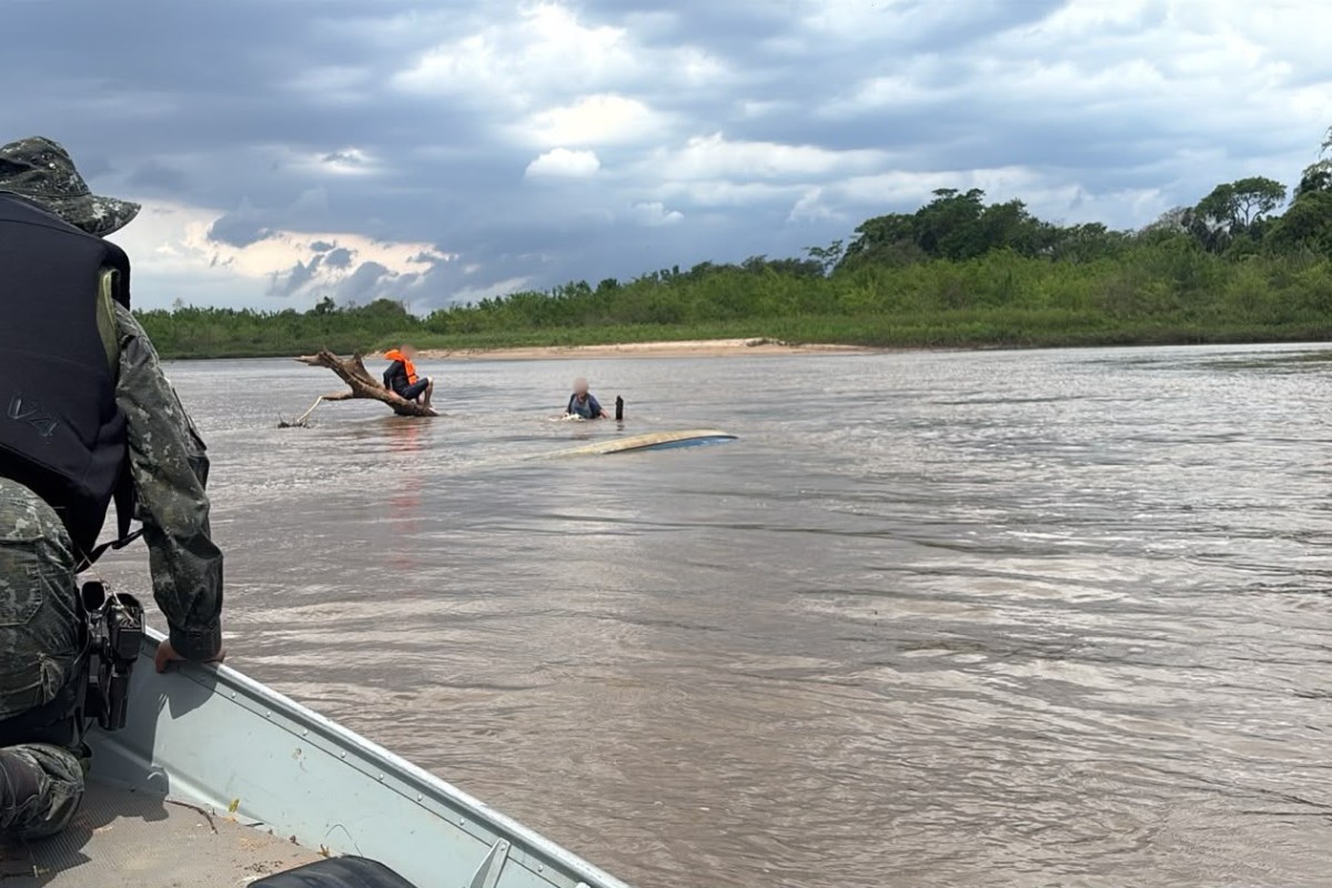 Dois pescadores são resgatados após naufrágio em rio no interior de SP