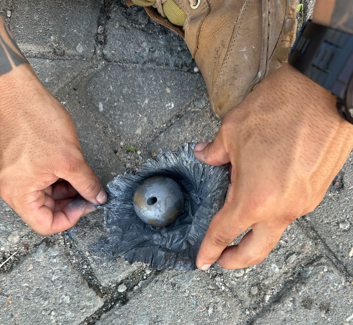 Bomba caseira é encontrada em frente à sede de torcida organizada, no centro de Maceió