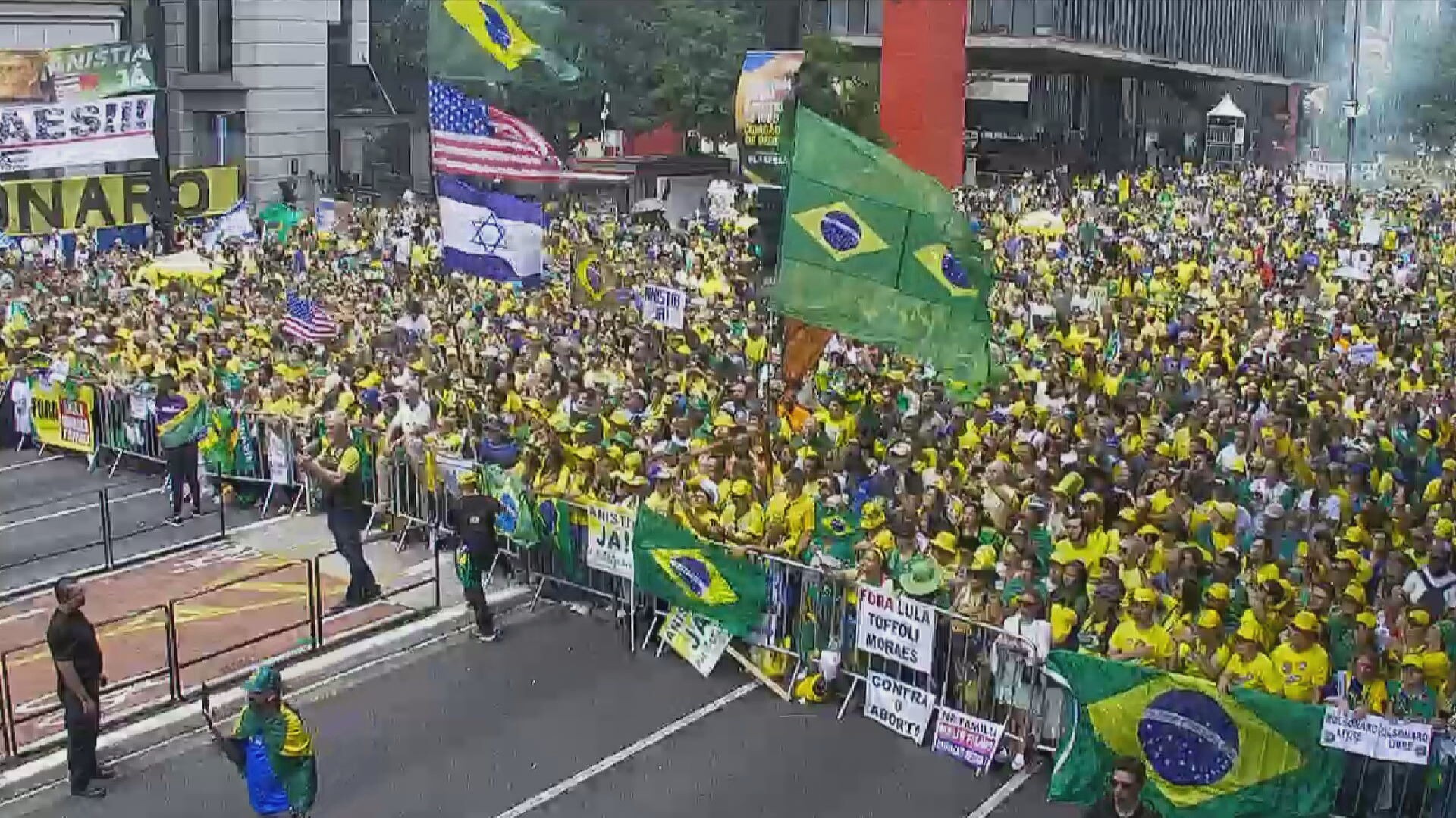 Manifestantes fazem ato contra Lula e ministros do STF na Avenida Paulista