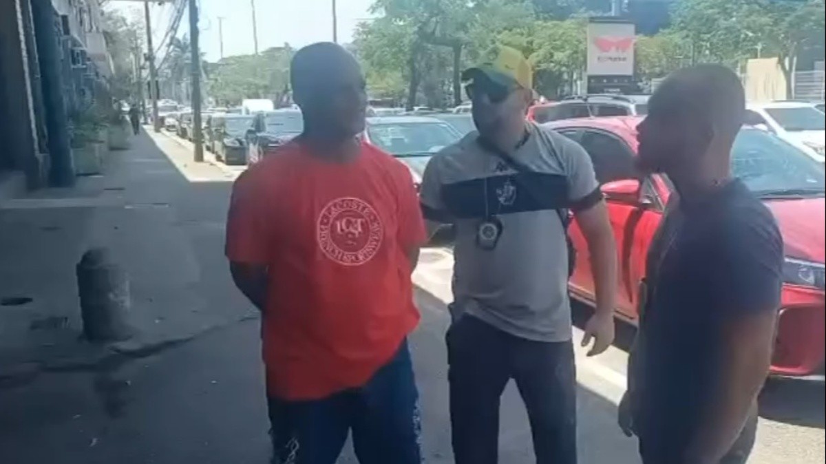 Professor preso por abuso: cúmplices de aliciamento são detidos | G1