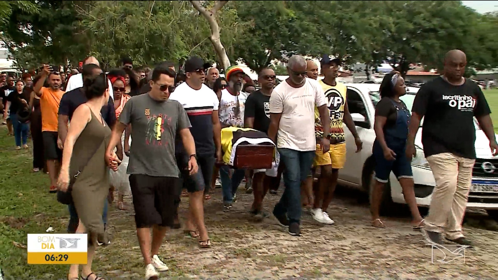 Tristeza e homenagens marcam enterro da DJ Nega Glicia em São Luís