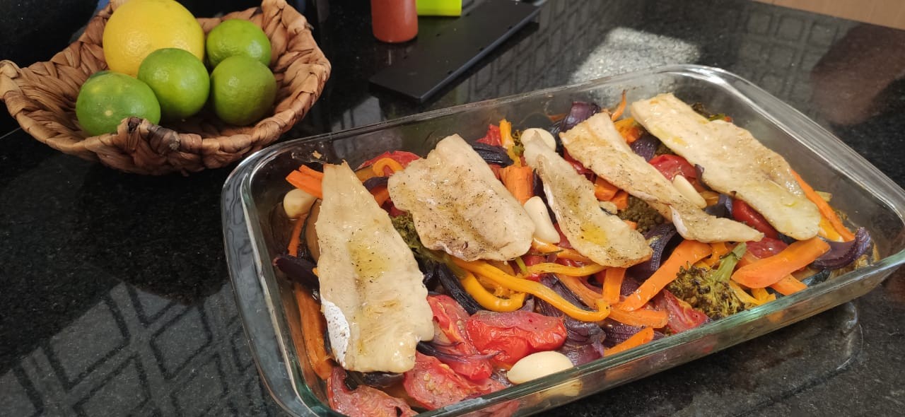 Sabor de Casa: veja como fazer peixe com legumes assados da chef Mariana Scian