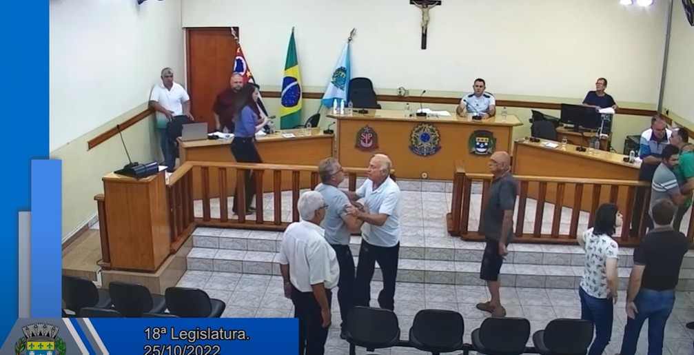 Justiça anula cassação de vereador que se envolveu em briga generalizada dentro do plenário em Reginópolis