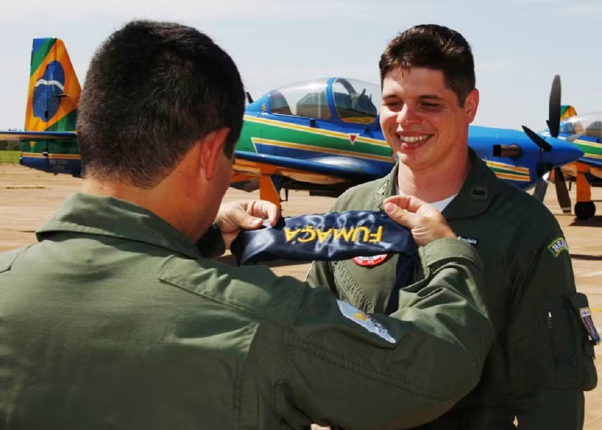 Primeiro bauruense a liderar a Esquadrilha da Fumaça volta à cidade como comandante do grupo para Arraiá Aéreo