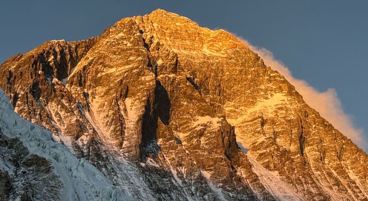 
Guia desaparecido há uma semana no Monte Everest é encontrado vivo