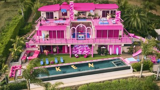Casa dos sonhos da Barbie em Malibu ficar disponvel para reservas em julho.  Foto: Divulgao/ Hogwash Studios