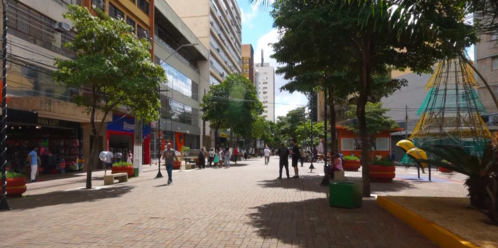 Horário do comércio de Londrina é ampliado para o Natal; veja cronograma