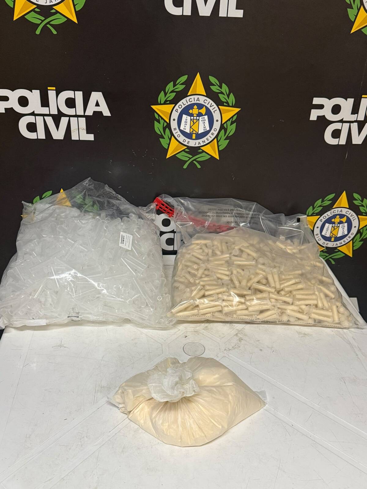Homem é preso após tentar fugir e se jogar no Rio Paraíba do Sul durante ação policial, em Barra Mansa