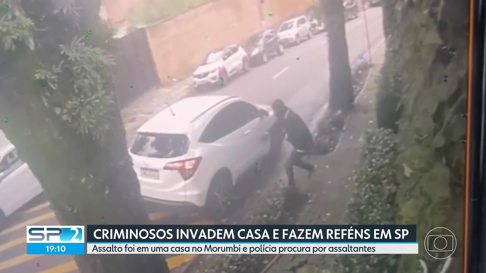 Quadrilha invade casa no Morumbi, Zona Sul de SP, rende moradores e foge com dinheiro