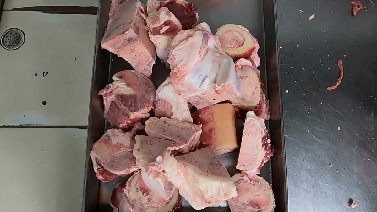 Osso é vendido e não dado': alta no preço da carne bovina reduz