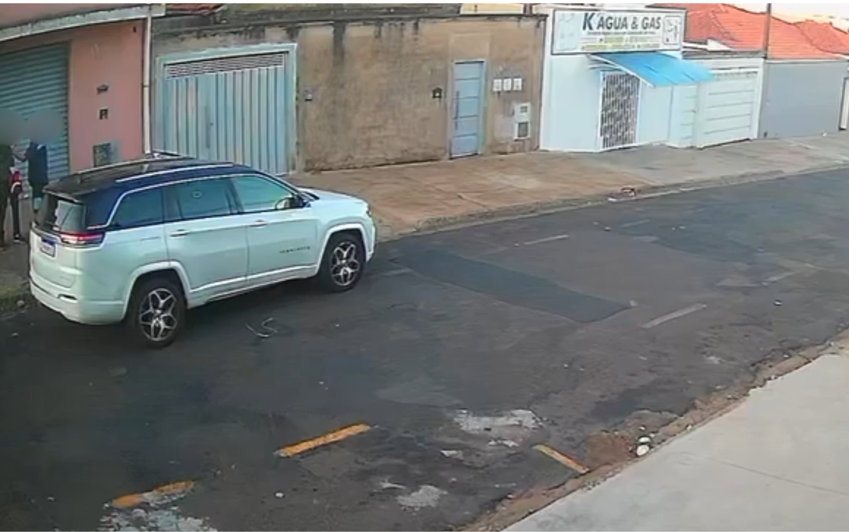 Sapateiro é baleado na porta da fábrica em que trabalha, em Franca, SP