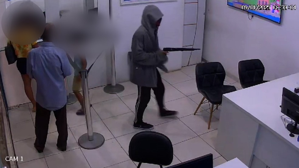 Câmeras de segurança registram assalto em correspondente bancário na Bahia — Foto: Reprodução/Redes Sociais