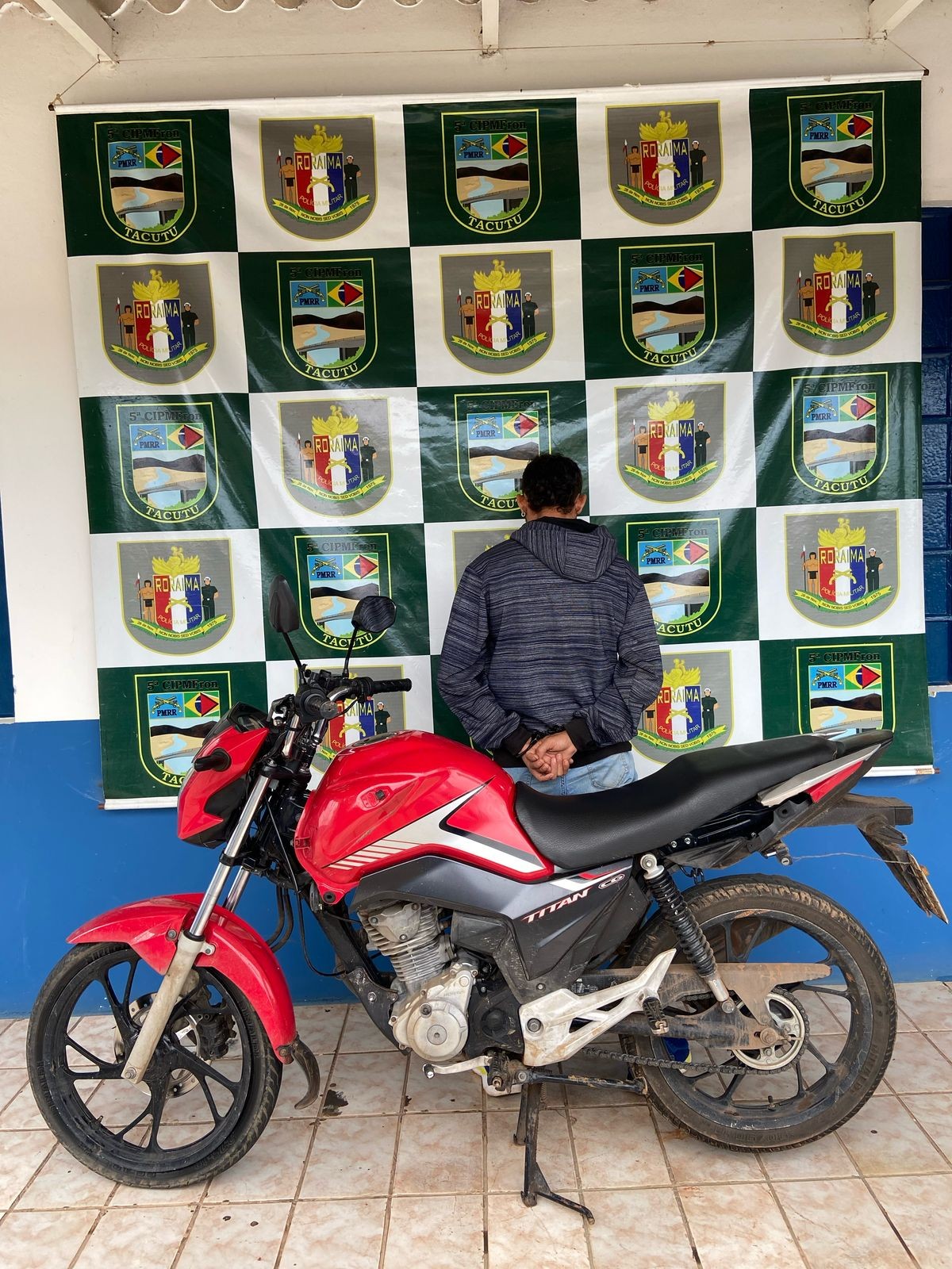 Suspeito de invadir casa e amordaçar vítima para roubar moto é preso em rodovia de RR