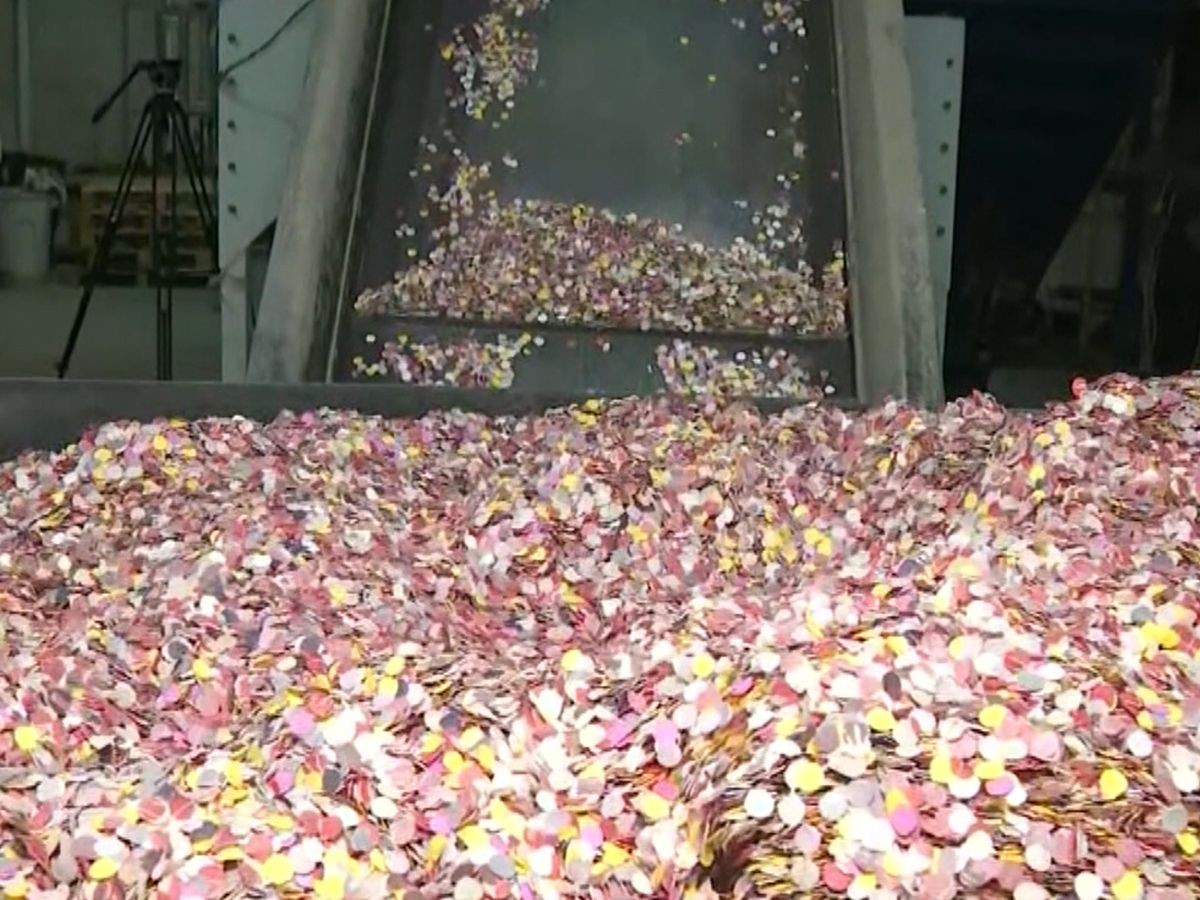 Trio elétrico em 45 dias, abadá em segundos e confete 24h: carnaval faz empresas acelerarem produção