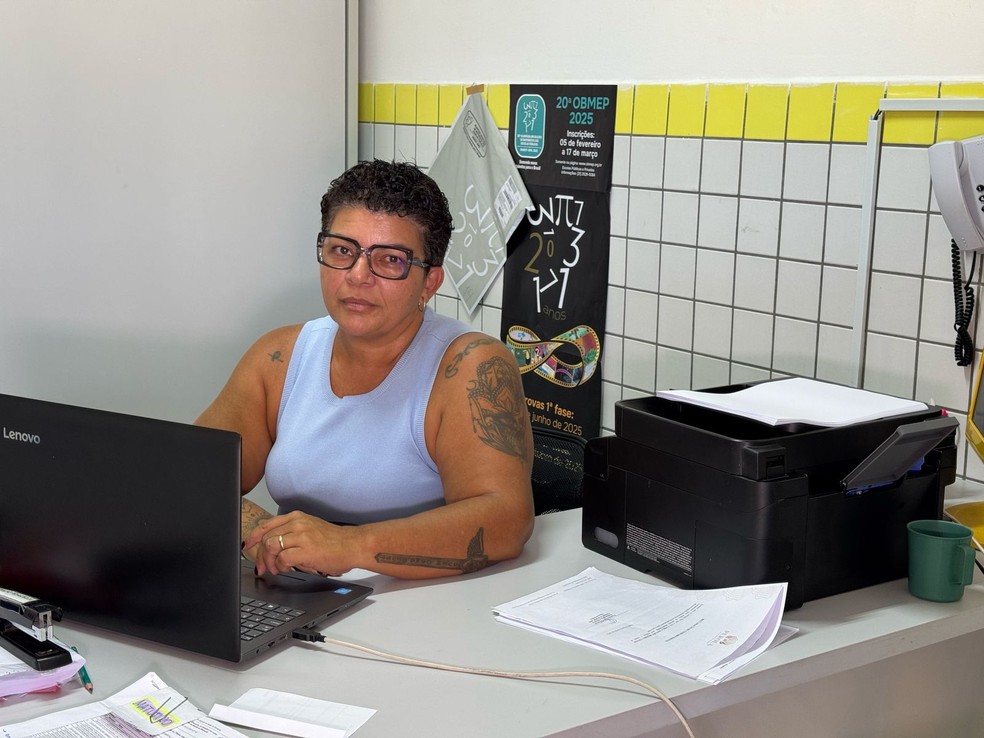 Diretora e professora de escola Maria dos Prazeres da Silva foi ameaçada por proibição do uso dos celulares — Foto: Sérgio Henrique Santos/Inter TV Cabugi