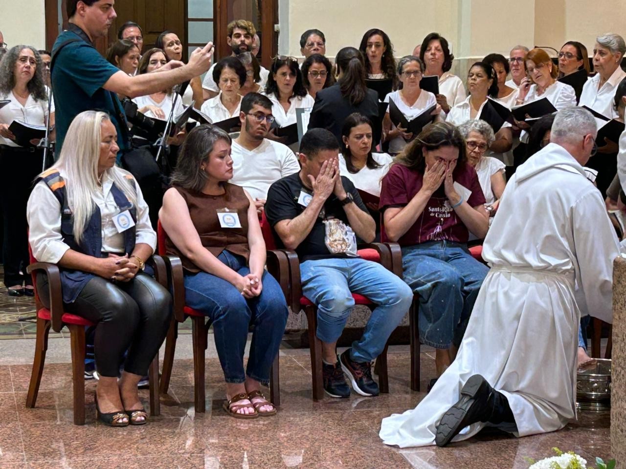 Missa do Lava-pés homenageia profissionais e voluntários que atuaram nas chuvas de fevereiro em Juiz de Fora