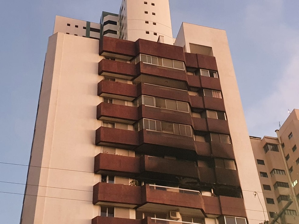 Incêndio atinge apartamento no bairro Boqueirão, em Curitiba - Bem