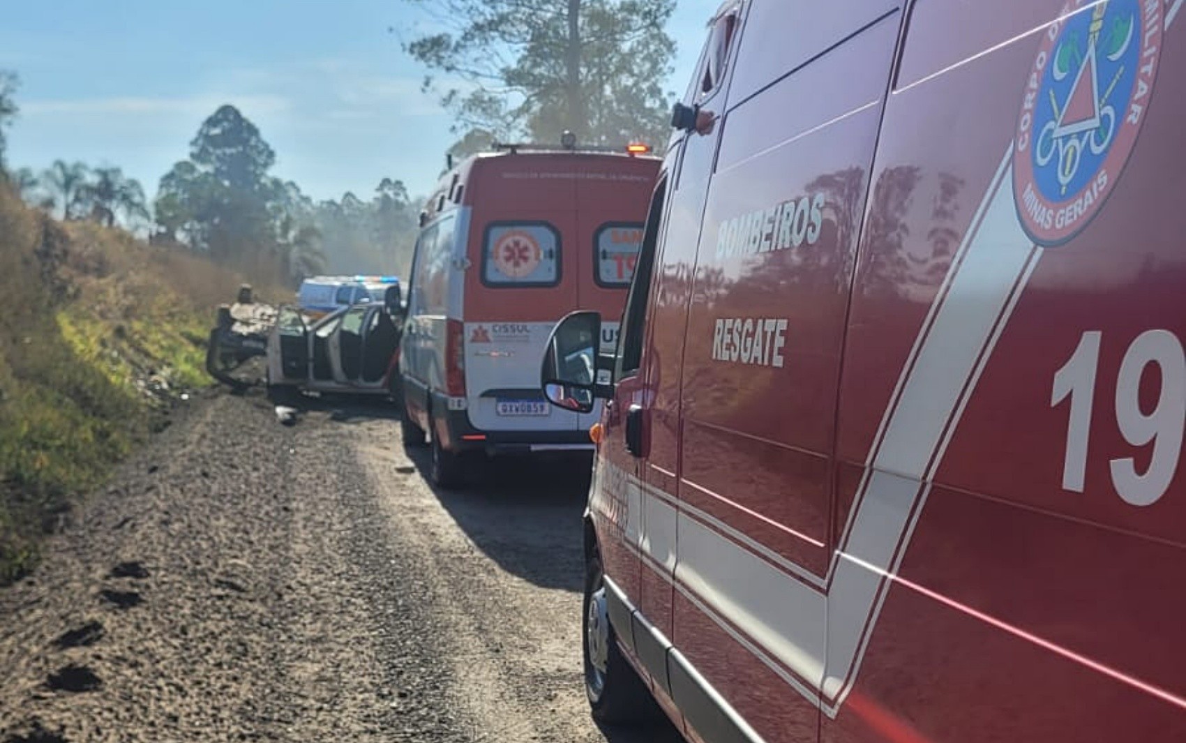 Acidente entre dois veículos deixa feridos na MG-179, no Sul de Minas