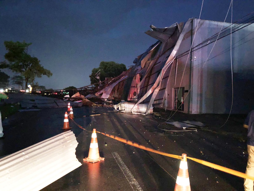 Destelhamento atingiu barracão na Vila Liberdade, em Presidente Prudente (SP) — Foto: Kawanny Barros/TV Fronteira